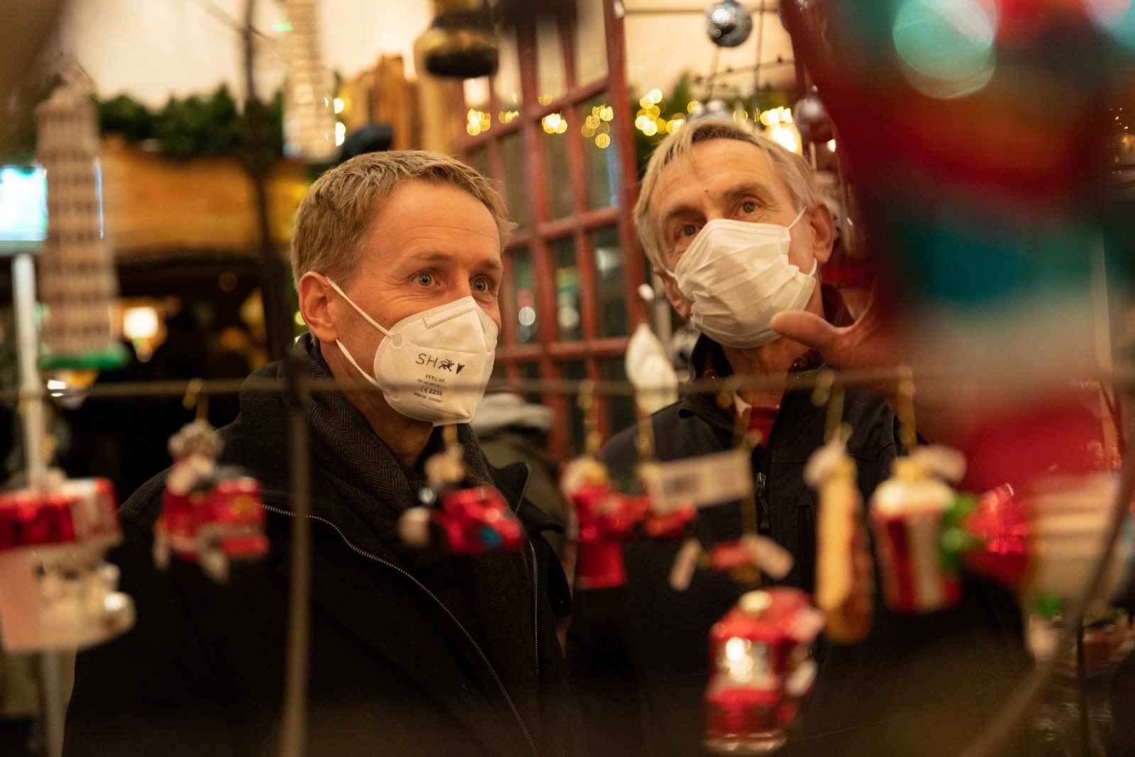 Ministerpräsident besucht Weihnachtsdorf