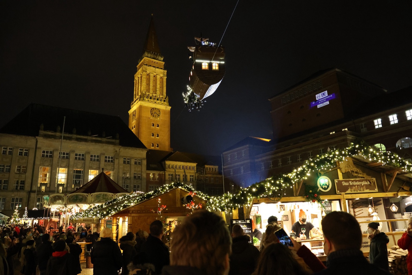 Ministerpräsident besucht Weihnachtsdorf