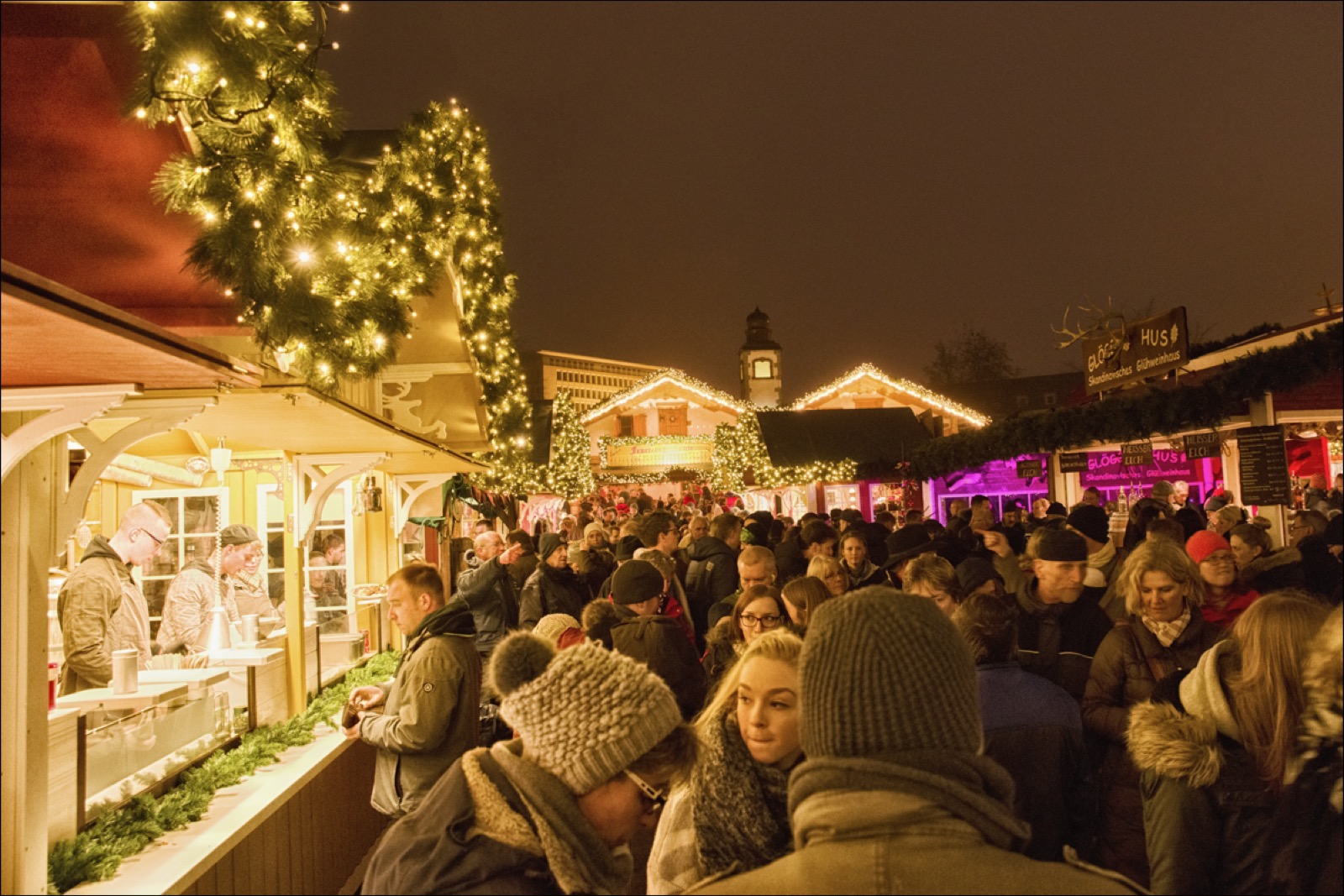 Oberbürgermeister kommt zur Eröffnung des Weihnachtsdorfes 2021