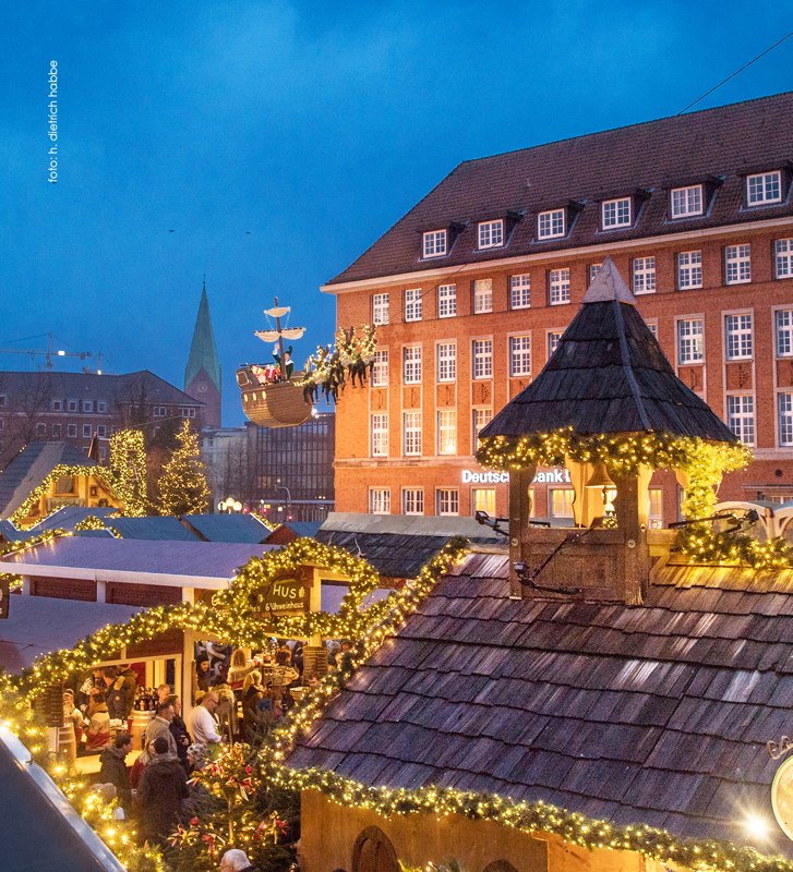 Kielians Luftschiff über dem Rathausplatz